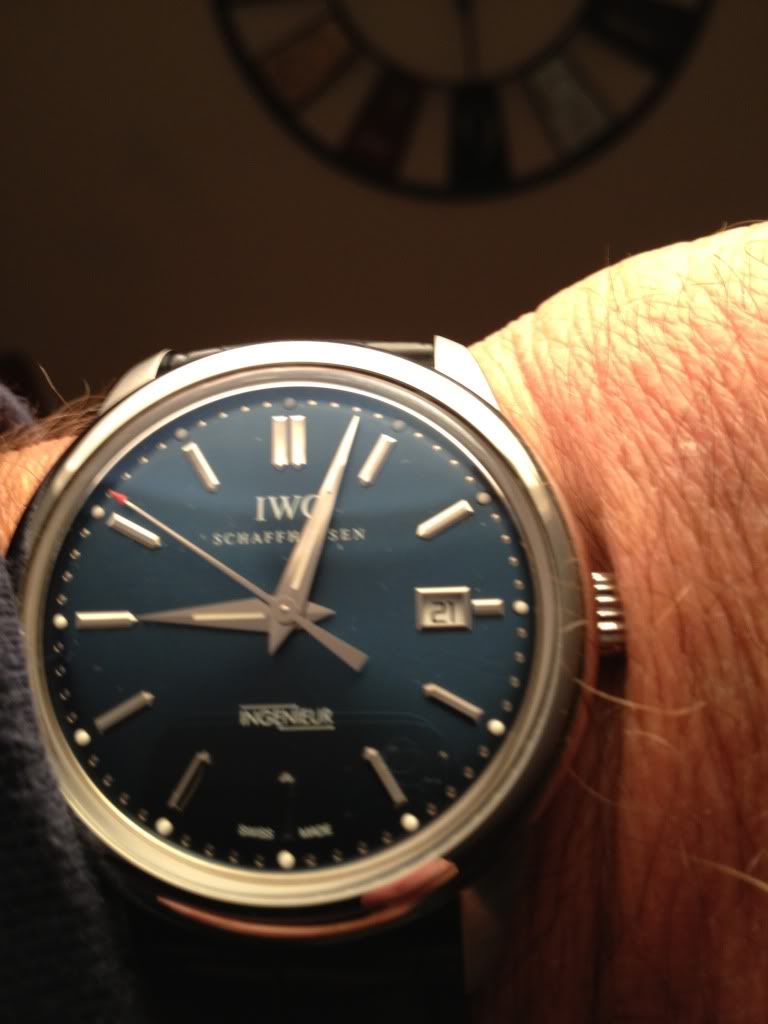 i1127.photobucket.com/albums/l623/Mooseman2/VT%20Laurues/Wristshot.jpg