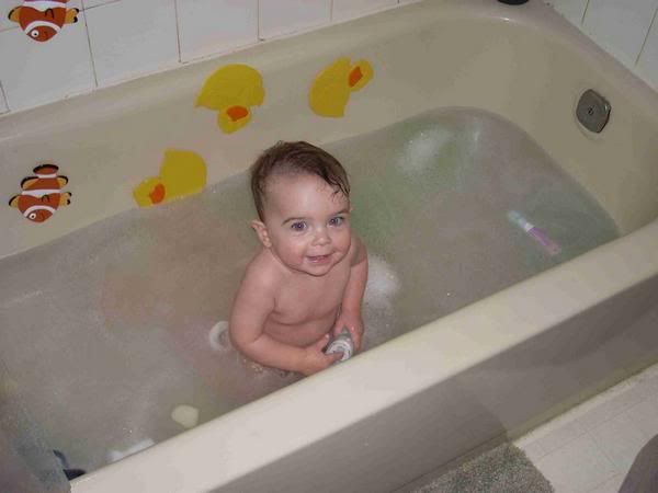 http://i1127.photobucket.com/albums/l624/jexgill/Baby%20Bath%20Time/baby-bath-time05.jpg