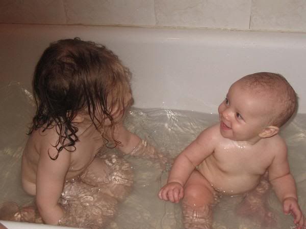 http://i1127.photobucket.com/albums/l624/jexgill/Baby%20Bath%20Time/baby-bath-time09.jpg