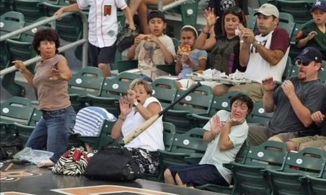 http://i1127.photobucket.com/albums/l624/jexgill/Baseball%20Flubs/baseball_flubs_640_02.jpg