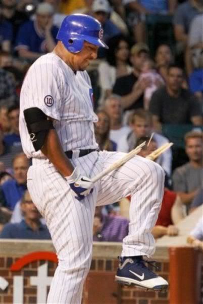 http://i1127.photobucket.com/albums/l624/jexgill/Baseball%20Flubs/baseball_flubs_640_13.jpg