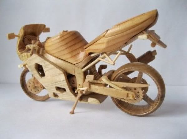 http://i1127.photobucket.com/albums/l624/jexgill/Bikes%20Made%20Out%20Of%20Wood/511.jpg