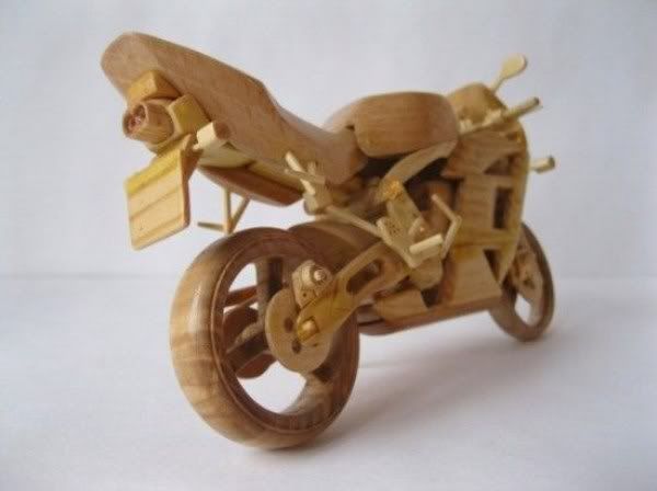 http://i1127.photobucket.com/albums/l624/jexgill/Bikes%20Made%20Out%20Of%20Wood/611.jpg