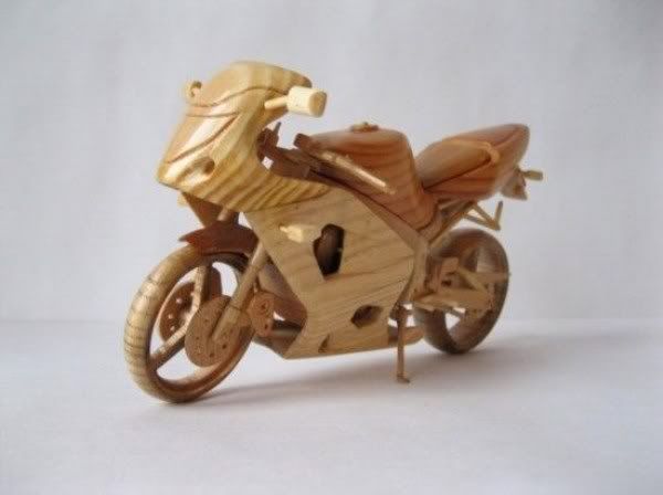 http://i1127.photobucket.com/albums/l624/jexgill/Bikes%20Made%20Out%20Of%20Wood/810.jpg