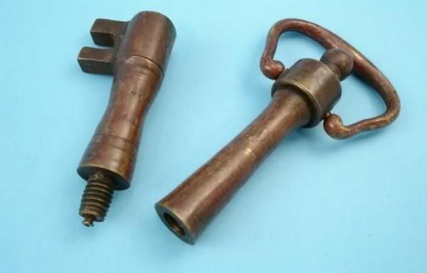 http://i1127.photobucket.com/albums/l624/jexgill/Guns%20Made%20from%20Jailers%20Keys/guns_made_from_jailers_keys_640_03.jpg