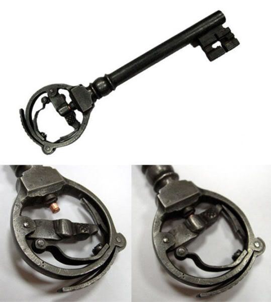 http://i1127.photobucket.com/albums/l624/jexgill/Guns%20Made%20from%20Jailers%20Keys/guns_made_from_jailers_keys_640_04.jpg