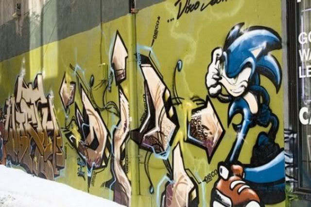 http://i1127.photobucket.com/albums/l624/jexgill/Video%20Game%20Street%20Art/amazing_collection_of_street_art_640_14.jpg