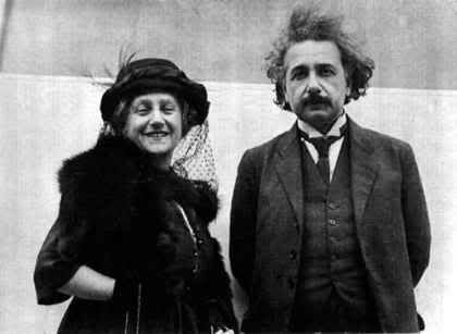 http://i1127.photobucket.com/albums/l624/jexgill/einsteins-cousin-and-wfie.jpg