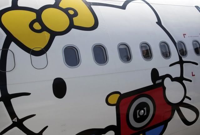 http://i1127.photobucket.com/albums/l624/jexgill/hello_kitty_aircrafts_launched_in_a-2.jpg