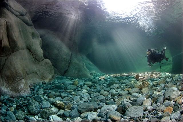 http://i1127.photobucket.com/albums/l624/jexgill/incredibly_clear_waters_of_the_verz-2.jpg