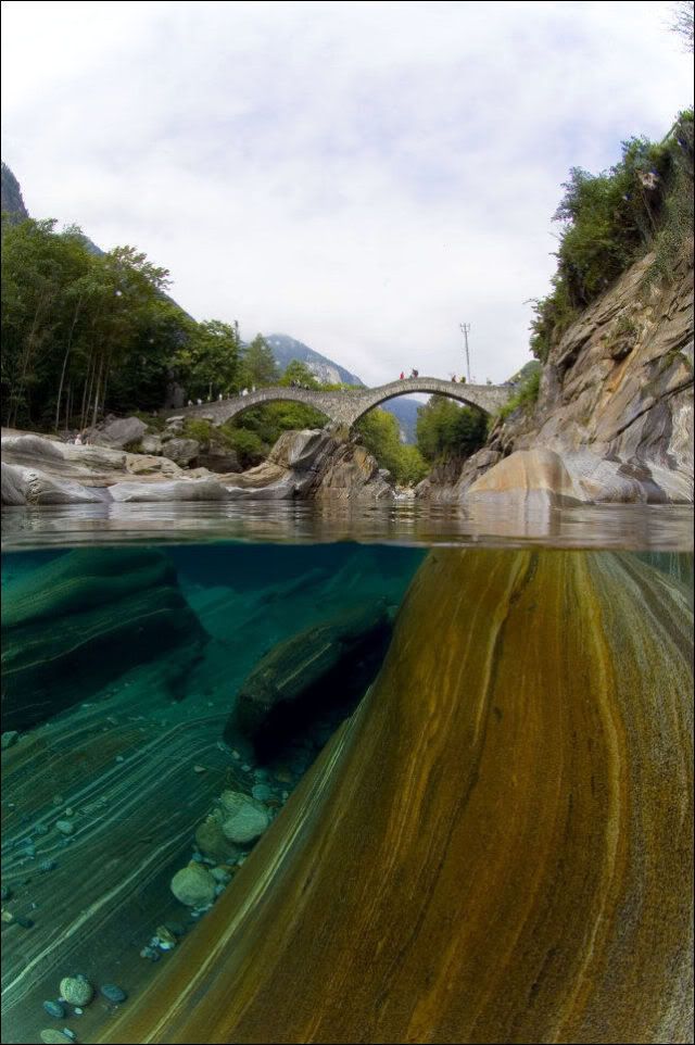 http://i1127.photobucket.com/albums/l624/jexgill/incredibly_clear_waters_of_the_verz-6.jpg