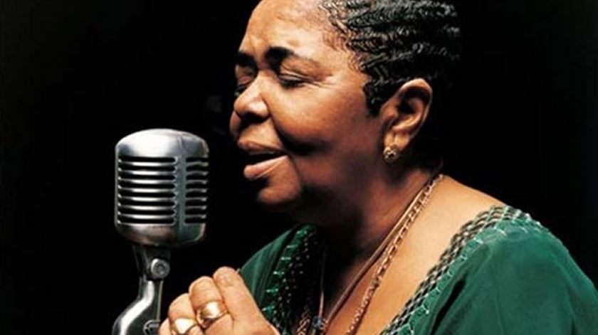 cesaria22416a2de base - Cesaria Evora - Clássicos da renascença