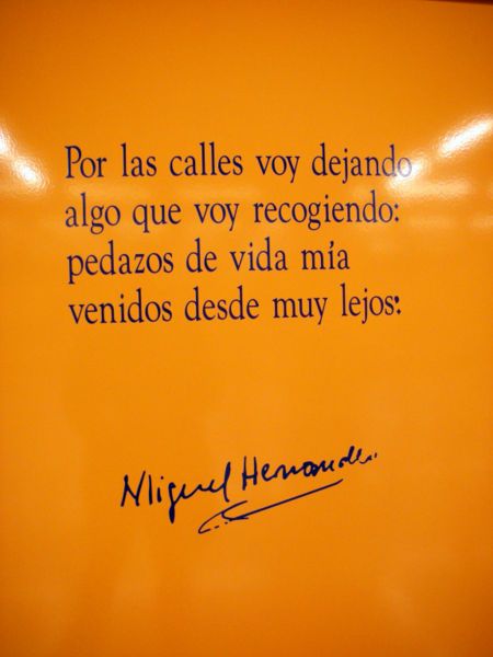 miguel hernandez 2 wikipedia - Miguel Hernandez El sino Dangriento - Arturo Perez