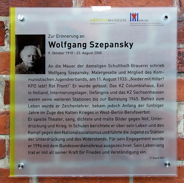 Gedenktafel Methfesselstr 42 Kreuz Wolfgang Szepansky - Wolfgang Szepansky & Emil Ackermann - Denn in uns zieht die Hoffnung mit