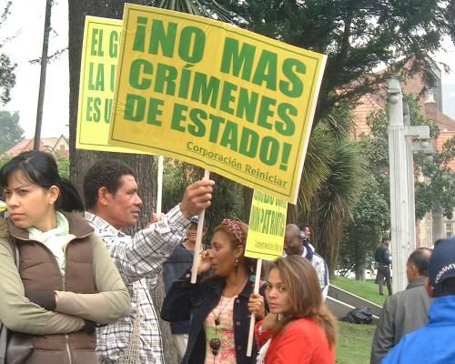 DSCF0092 - Impunidad en Colombia, Alvaro Uribe ¿Santo o demonio? Webrip Español