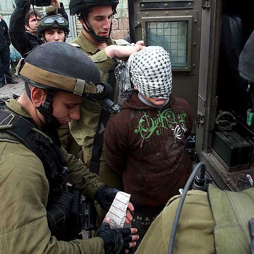 ni25C325B1o palestino detenido - Palestina el infierno en la Tierra Dvdrip VOSE