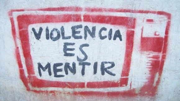 violencia es mentir 580x325 - Mentiras bien pagadas. Las razones de Cuba 4 Webrip Español