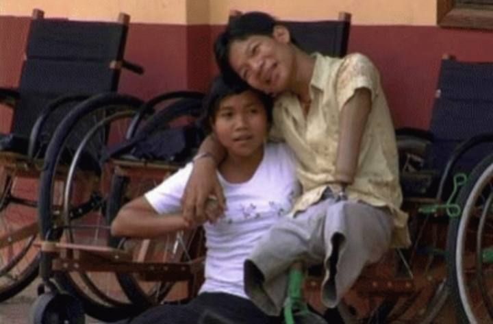 1289825677441 - Los niños de Arrupe Tvrip Español