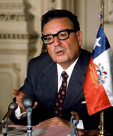 allende 1 - Grandes Chilenos: Salvador Allende Tvrip Español 2008