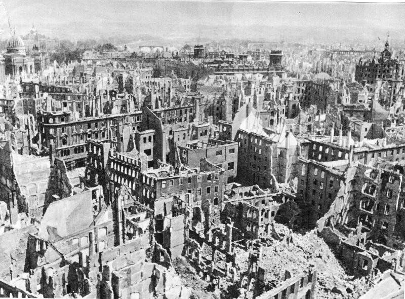 dresden2 - El bombardeo de Alemania Tvrip Español