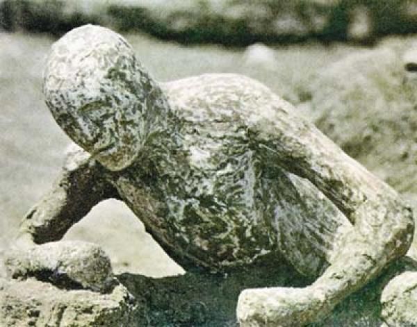 size1 89698 ara - Pompeya, el misterio de las personas congeladas en ceniza Tvrip Español