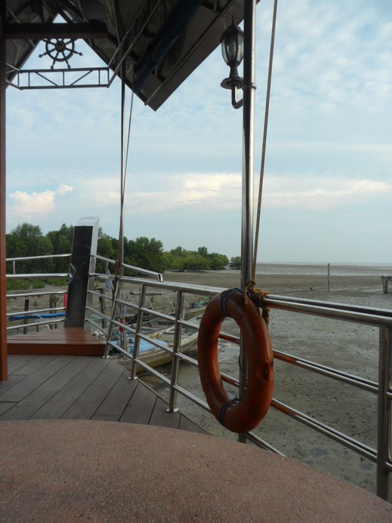 Structure of Ship Village Seafood Restaurant shaped like a ship