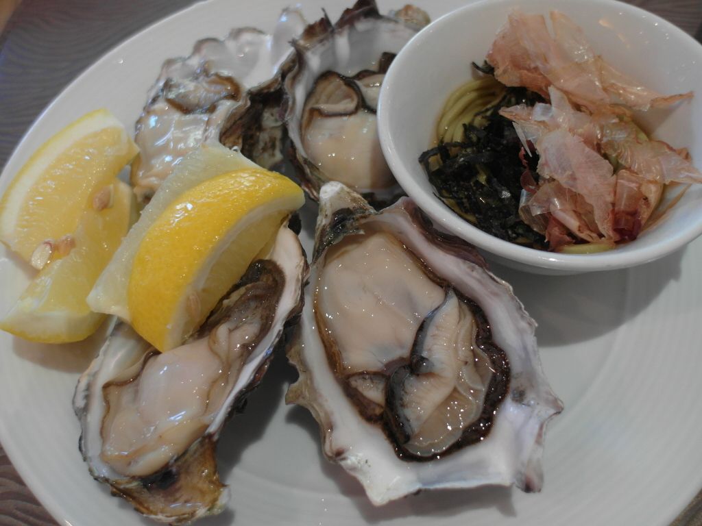 Fresh huge and succulent oysters