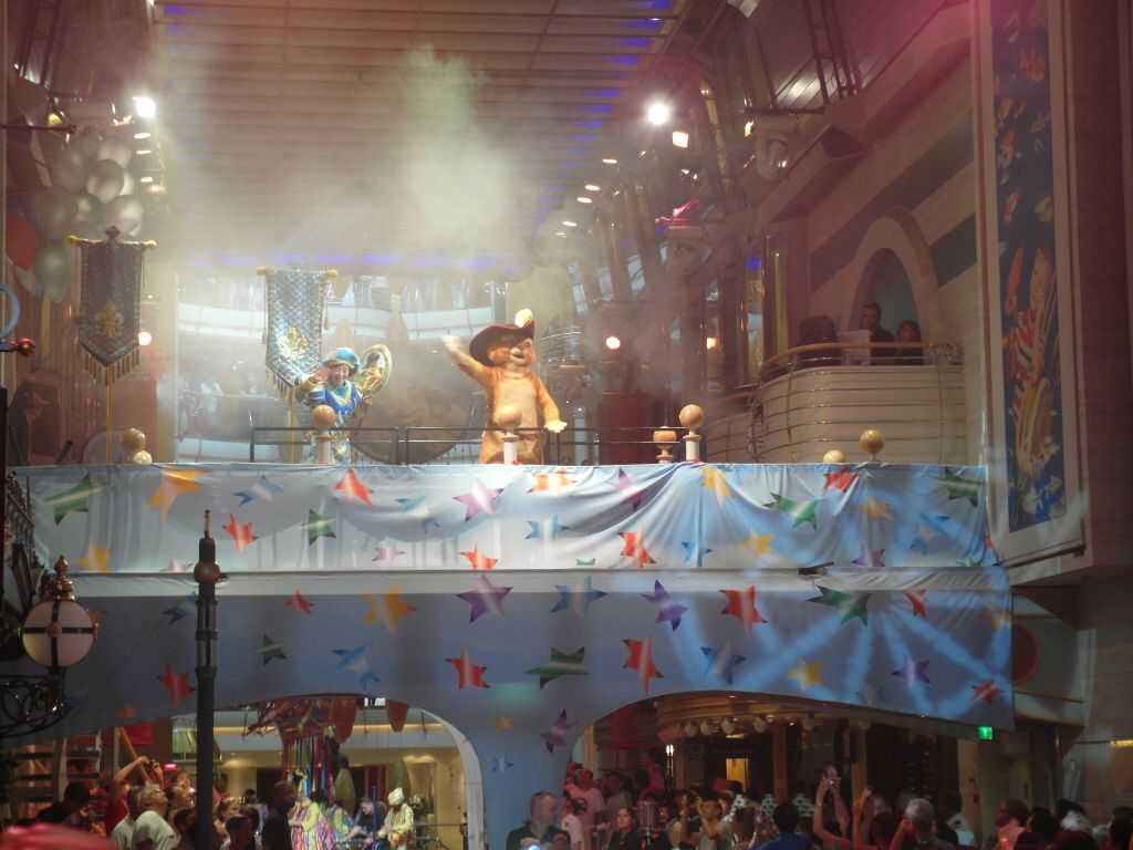 Royal Caribbean Dream Works Parade - Puss in Boots