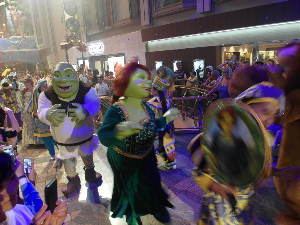 Royal Caribbean Dream Works Parade - Shrek and Fiona