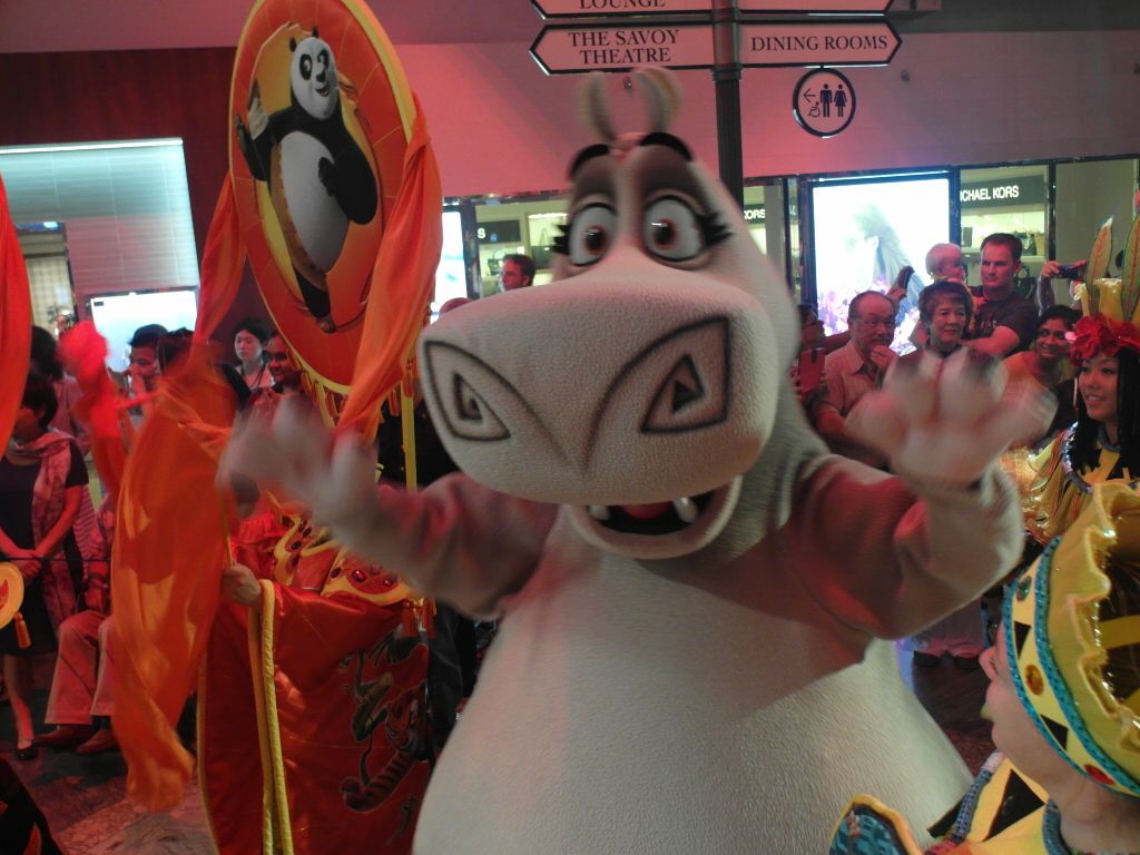 Royal Caribbean Dream Works Parade - Gloria Madagascar