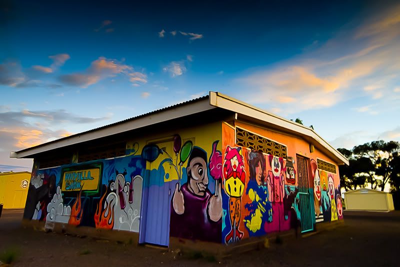 IMAGE: http://i1127.photobucket.com/albums/l628/aj4wd/365%202011/Feb10-Showtime.jpg