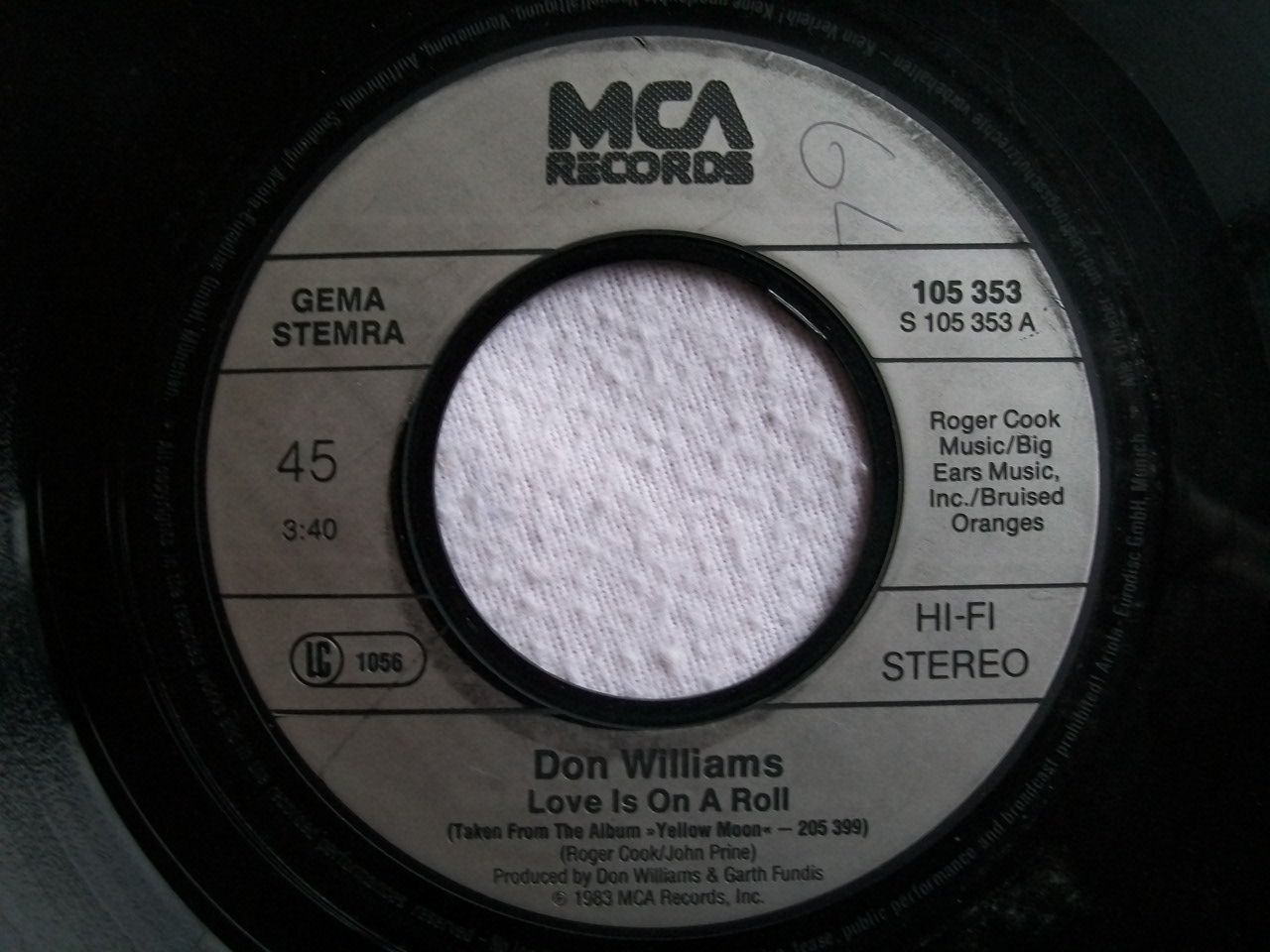 Don Williams - Love Is On A Roll