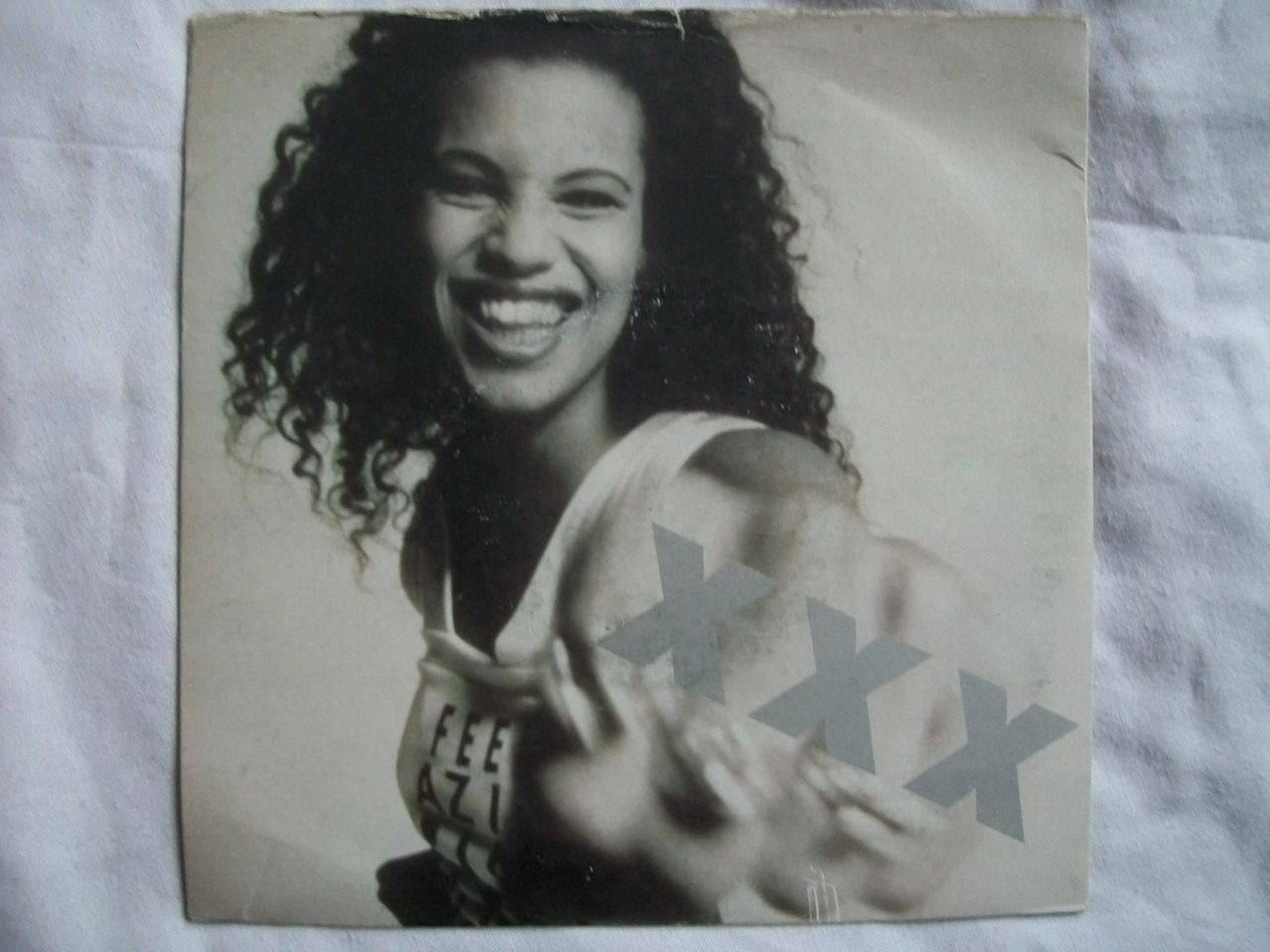 Kisses On The Wind - Neneh Cherry