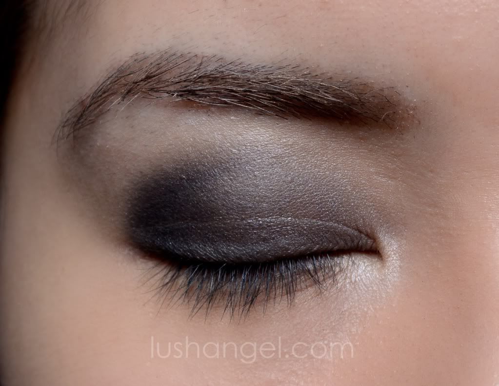 how-to-gray-eye-makeup
