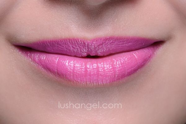 shiseido-fuschia-lipstick-swatch