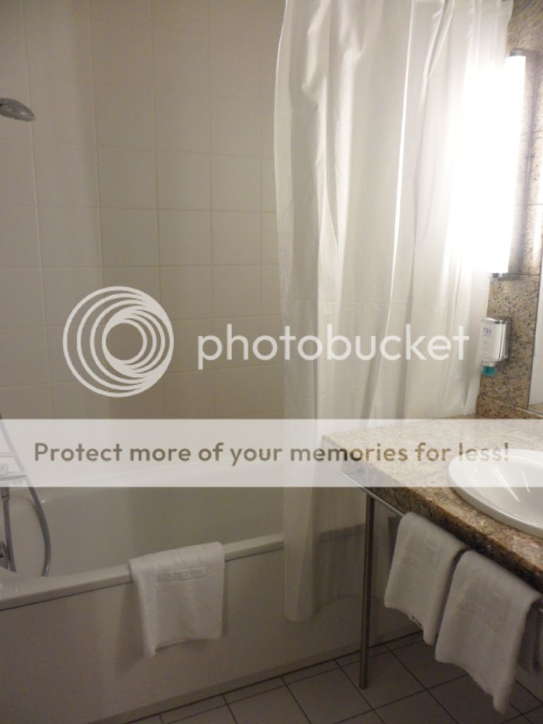  Bathroom @ NH Munchen Dornach