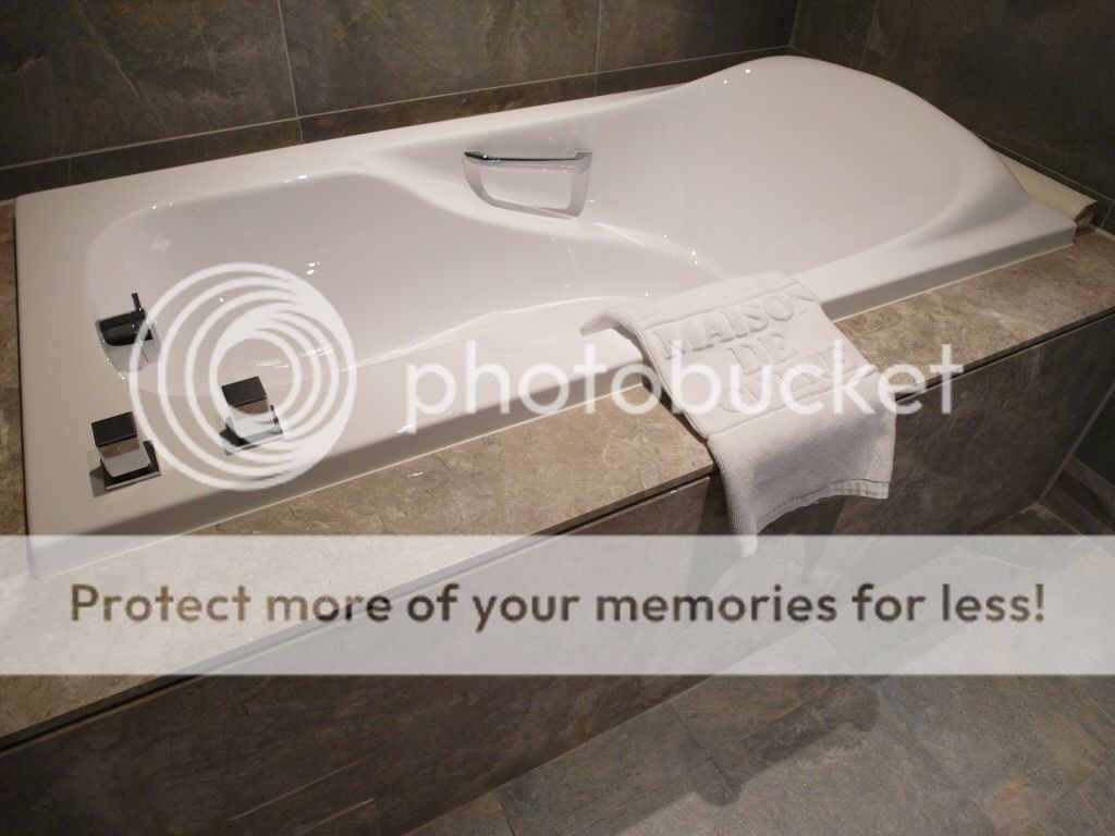  Modern bath tub at Miaoli Maison De Chine Hotel